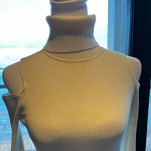 ALC "mervyn" Cold-Shoulder cropped ribbed off white turtleneck (S)
